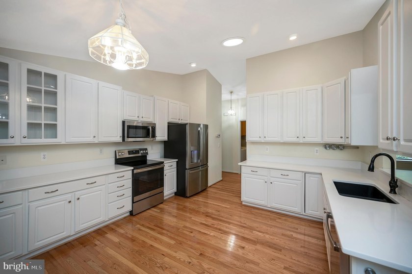 Welcome to 1011 Eastover Pkwy, where effortless one level living - photo 13