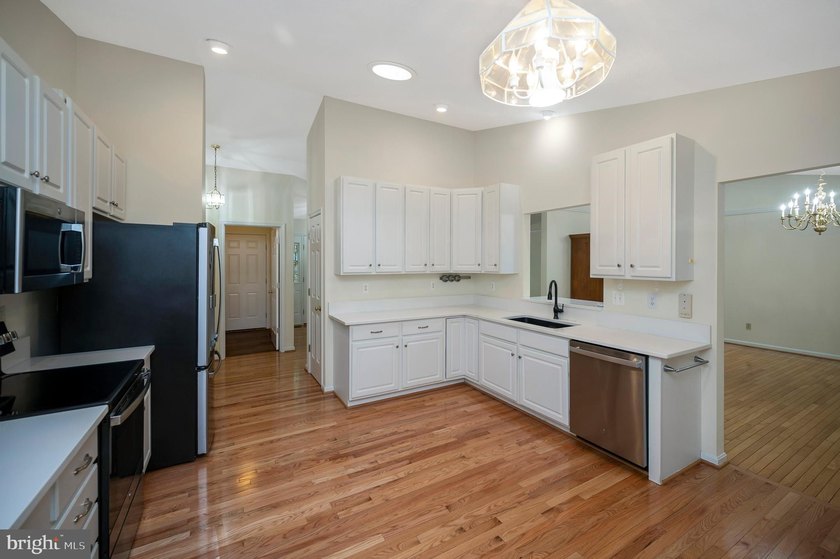 Welcome to 1011 Eastover Pkwy, where effortless one level living - photo 14