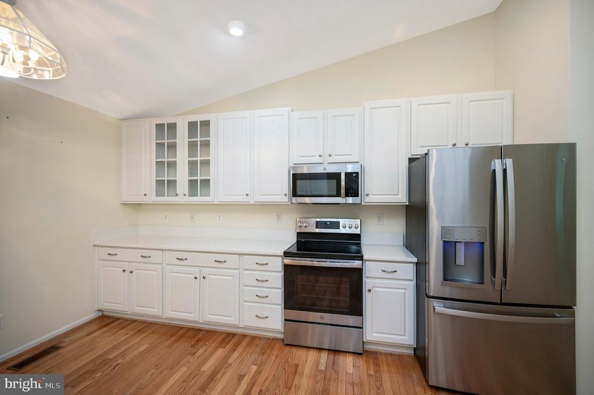 Welcome to 1011 Eastover Pkwy, where effortless one level living - photo 15