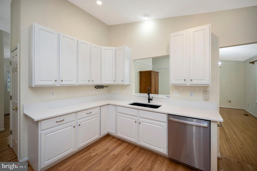 Welcome to 1011 Eastover Pkwy, where effortless one level living - photo 16