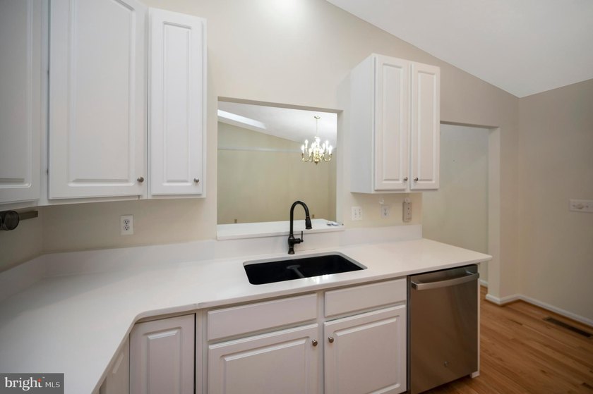 Welcome to 1011 Eastover Pkwy, where effortless one level living - photo 17