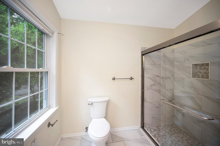Welcome to 1011 Eastover Pkwy, where effortless one level living - photo 23
