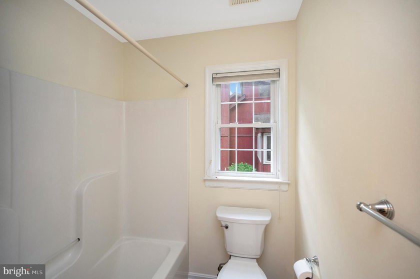 Welcome to 1011 Eastover Pkwy, where effortless one level living - photo 28