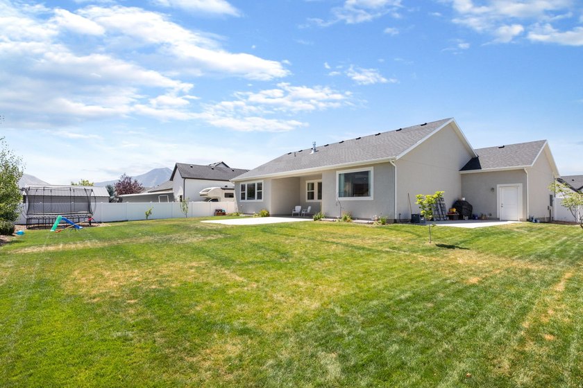 ***OPEN HOUSE SAT 7/25 1-3P*** Welcome home to this spacious - photo 31