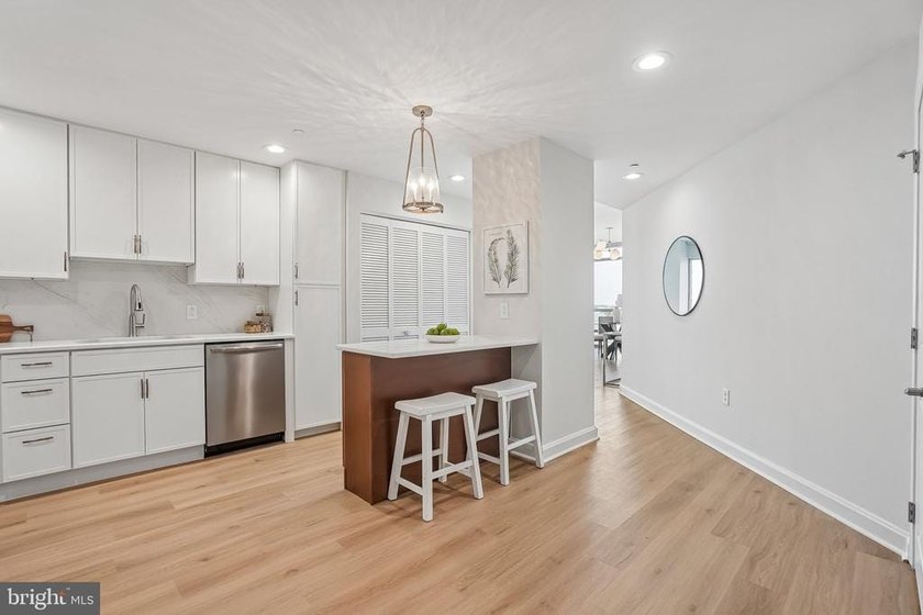 A picture-perfect 2026 remodel of a two-bedroom - photo 5