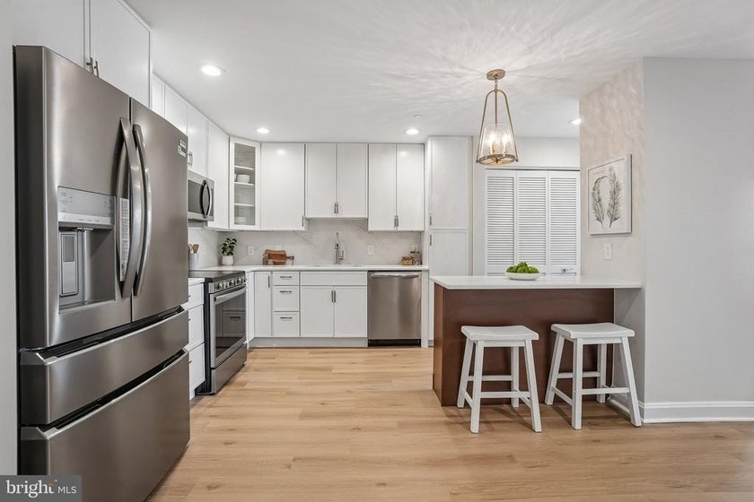 A picture-perfect 2026 remodel of a two-bedroom - photo 6