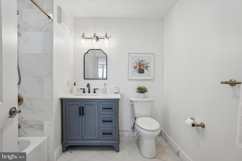 A picture-perfect 2026 remodel of a two-bedroom - photo 10