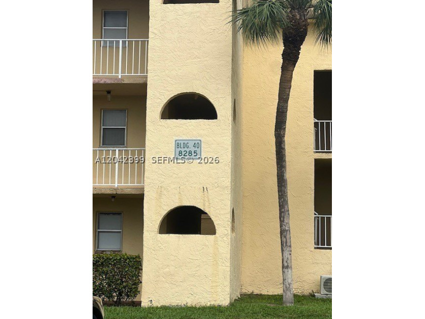 1 bedroom 1 bathroom with den, corner unit with lake view - photo 10