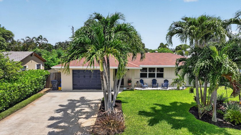 Welcome to your own private tropical oasis in this beautifully - photo 2