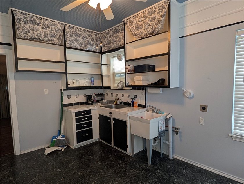 Discover endless potential with this small commercial property - photo 13