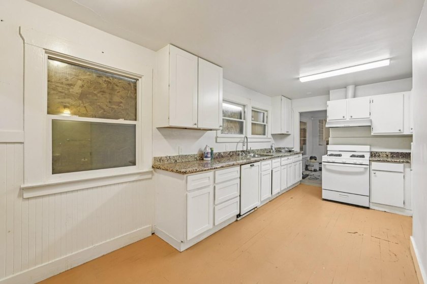 Welcome to 5826 Avenal Ave, a charming gated bungalow offering - photo 6
