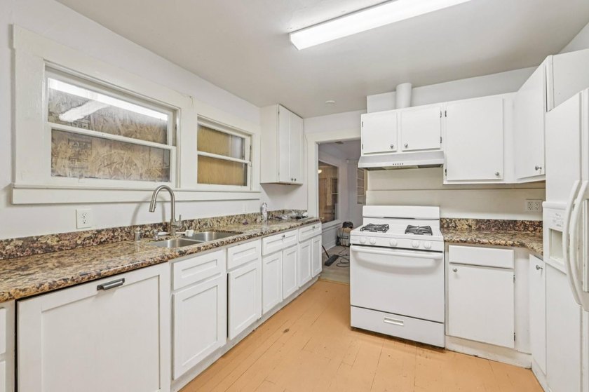 Welcome to 5826 Avenal Ave, a charming gated bungalow offering - photo 7