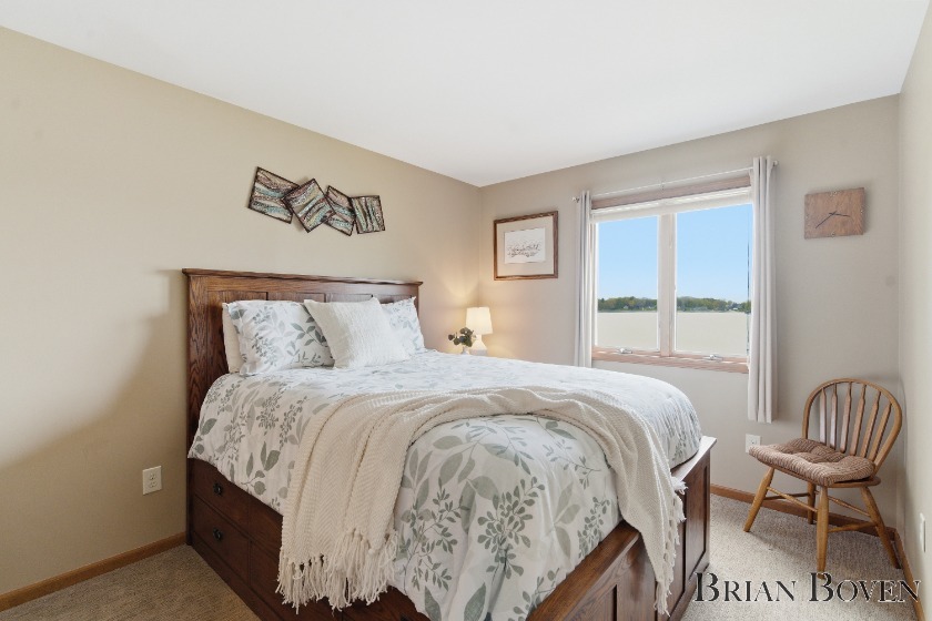 Waterfront Lake Living - photo 18