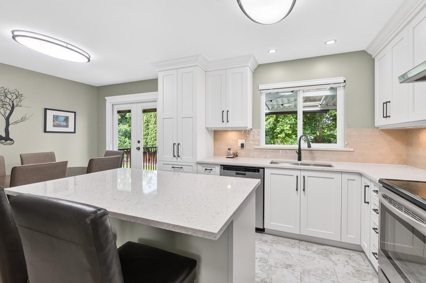 Welcome to this beautifully renovated 4-bedroom home, perfectly - photo 10