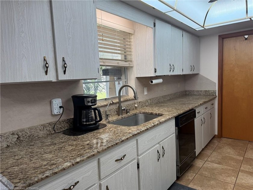 Open house this Saturday Noon to 2:00. Currently under contract - photo 11