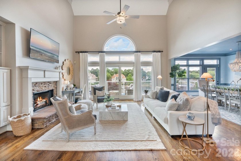 Stunning lakefront home in The Peninsula with wide Lake Norman - photo 8