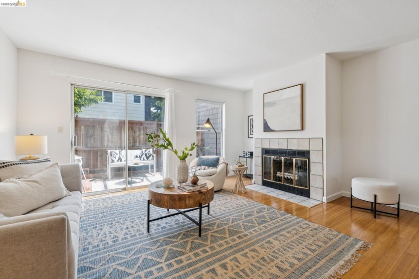 Rarely available Berkeley townhome! Built with a thoughtful - photo 7