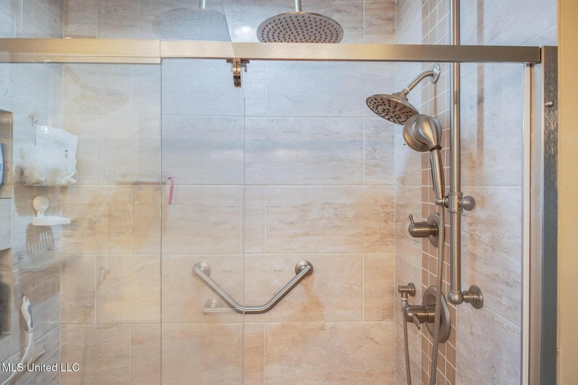 Beautifully Updated Two-Bedroom Condo in Prime Location! - photo 16