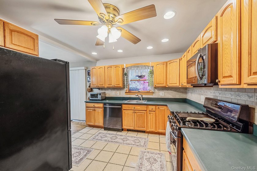 Welcome to this spacious 4-bedroom, 2-bath home in the heart of - photo 20