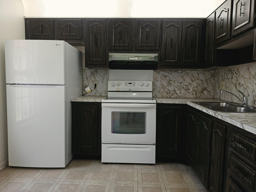 Located in the vibrant and social 55+ community of Covered - photo 4