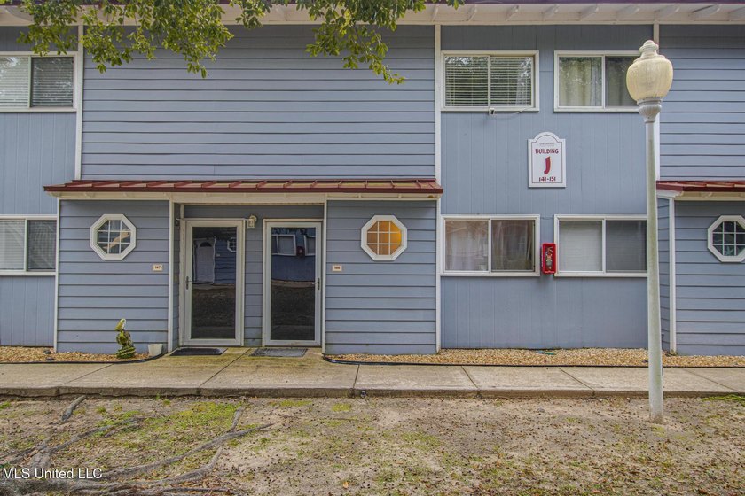 Beautifully Updated Two-Bedroom Condo in Prime Location! - photo 25