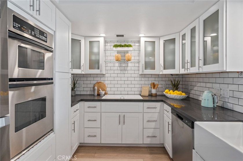 Beautifully updated 2-bedroom, 2.5-bath residence in the highly - photo 3