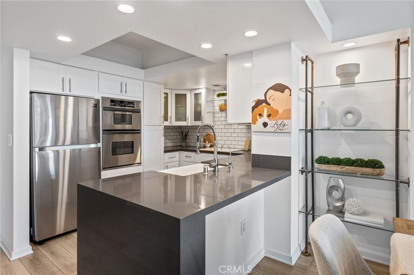 Beautifully updated 2-bedroom, 2.5-bath residence in the highly - photo 6