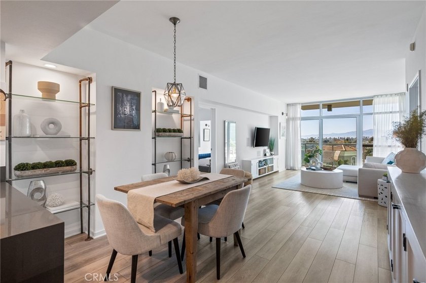 Beautifully updated 2-bedroom, 2.5-bath residence in the highly - photo 7