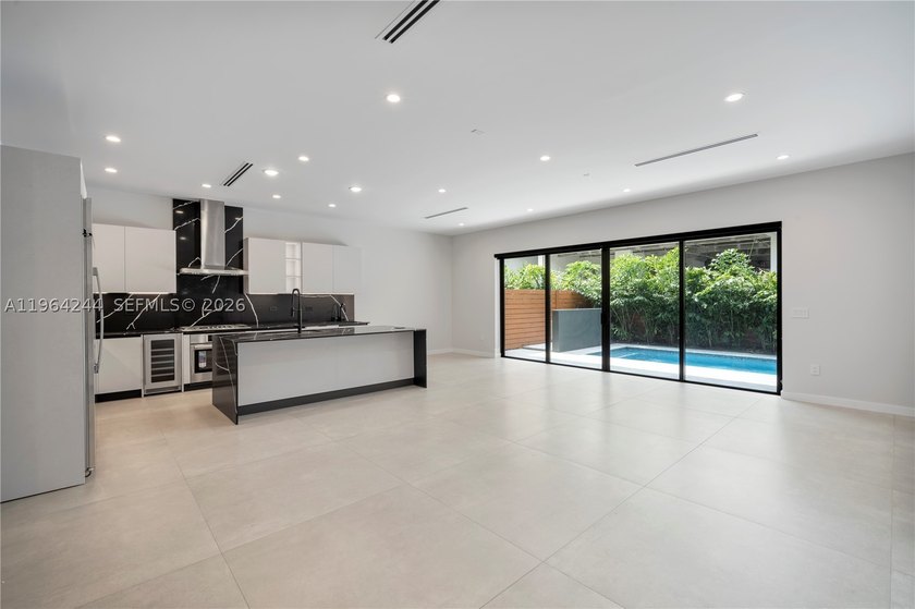 Discover this one-of-a-kind 5-bedroom, 5.5-bath modern townhome - photo 14