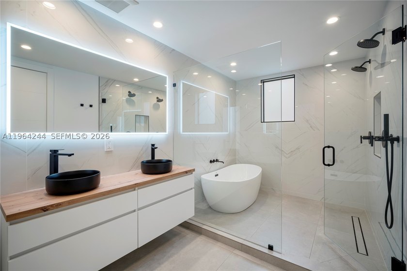 Discover this one-of-a-kind 5-bedroom, 5.5-bath modern townhome - photo 27