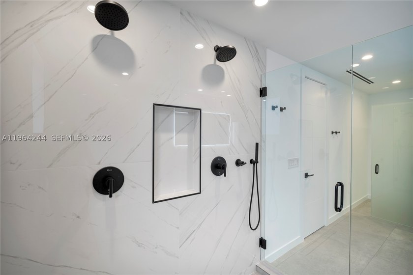 Discover this one-of-a-kind 5-bedroom, 5.5-bath modern townhome - photo 30