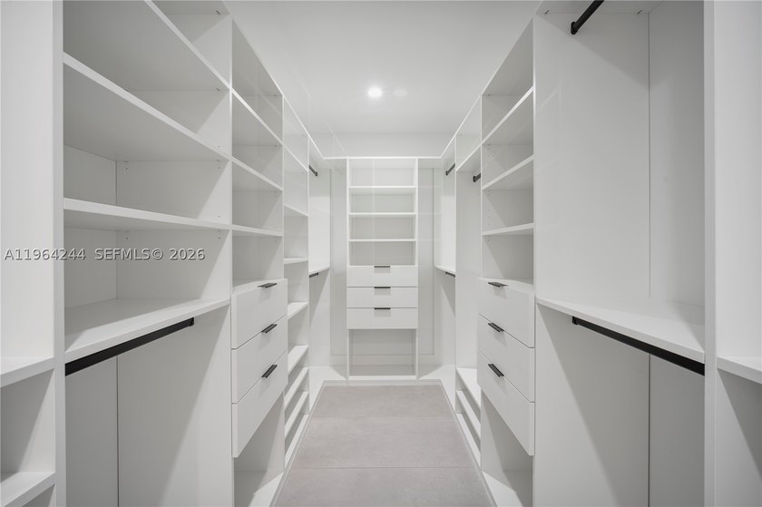 Discover this one-of-a-kind 5-bedroom, 5.5-bath modern townhome - photo 31