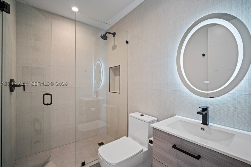 Discover this one-of-a-kind 5-bedroom, 5.5-bath modern townhome - photo 36