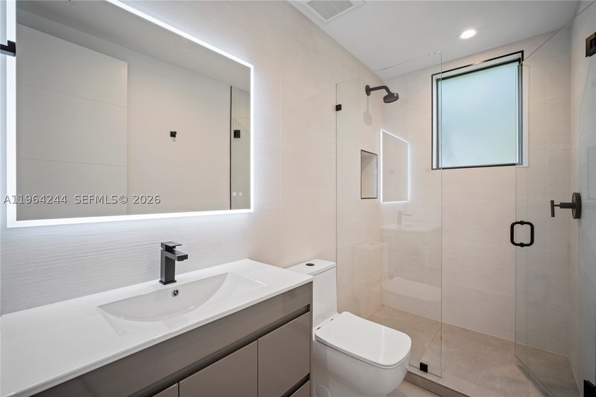 Discover this one-of-a-kind 5-bedroom, 5.5-bath modern townhome - photo 38
