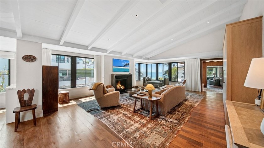 Just a stone's throw from the beach, 27 Emerald Bay offers a - photo 10