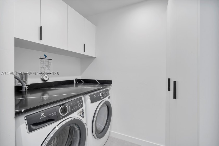 Discover this one-of-a-kind 5-bedroom, 5.5-bath modern townhome - photo 45