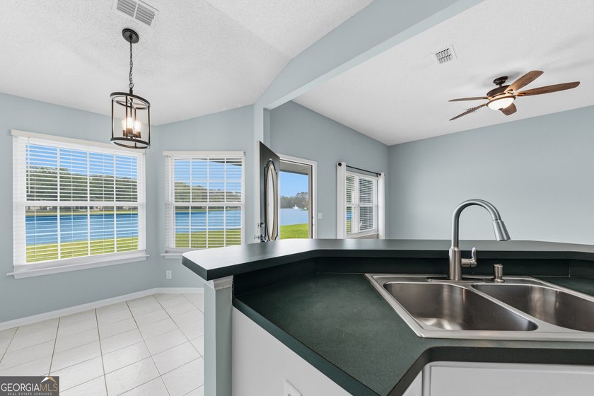 ****SELLERS ARE OFFERING 9,300 TOWARDS CLOSING COST WITH AN - photo 15
