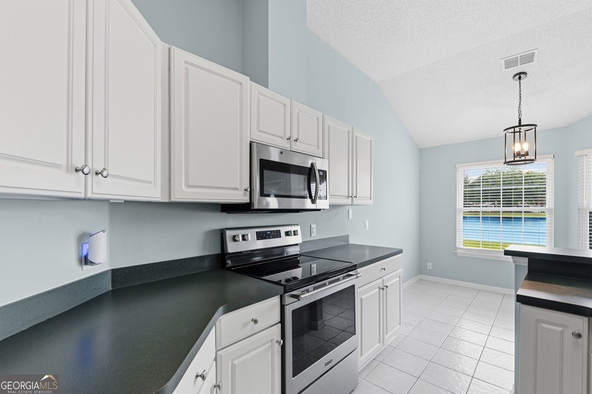 ****SELLERS ARE OFFERING 9,300 TOWARDS CLOSING COST WITH AN - photo 17