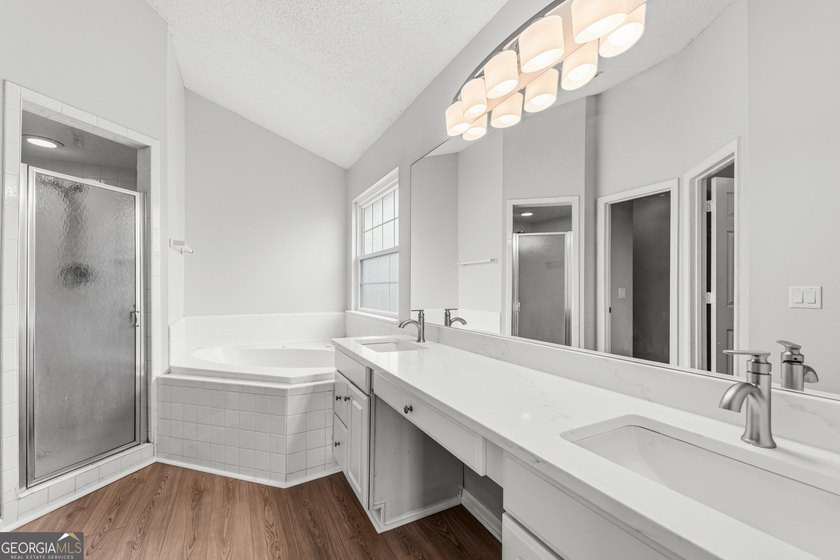 ****SELLERS ARE OFFERING 9,300 TOWARDS CLOSING COST WITH AN - photo 20