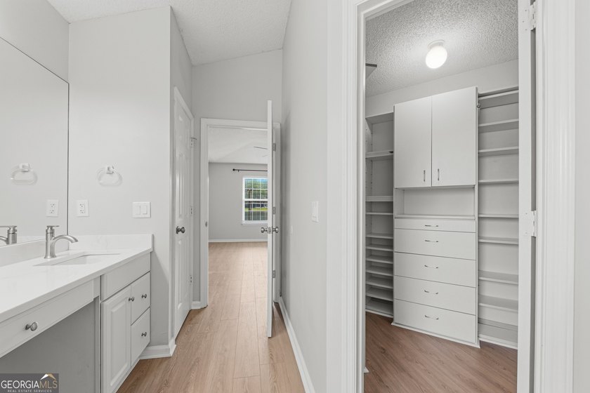 ****SELLERS ARE OFFERING 9,300 TOWARDS CLOSING COST WITH AN - photo 21