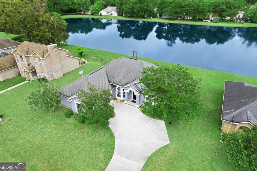 ****SELLERS ARE OFFERING 9,300 TOWARDS CLOSING COST WITH AN - photo 34