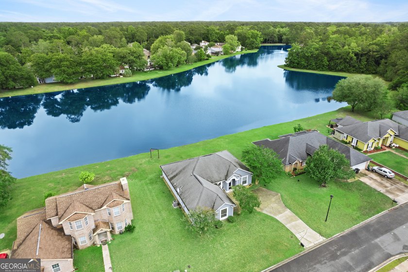 ****SELLERS ARE OFFERING 9,300 TOWARDS CLOSING COST WITH AN - photo 36