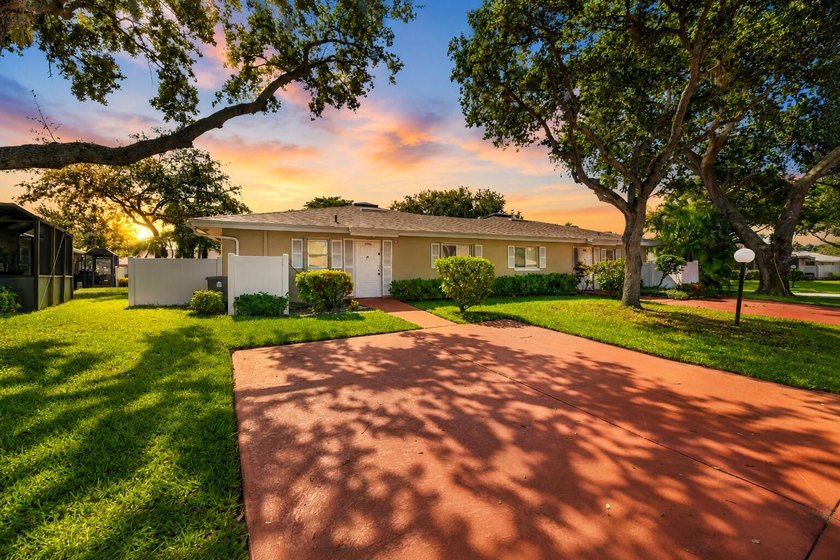 Move right into this beautifully maintained, fully furnished - photo 2