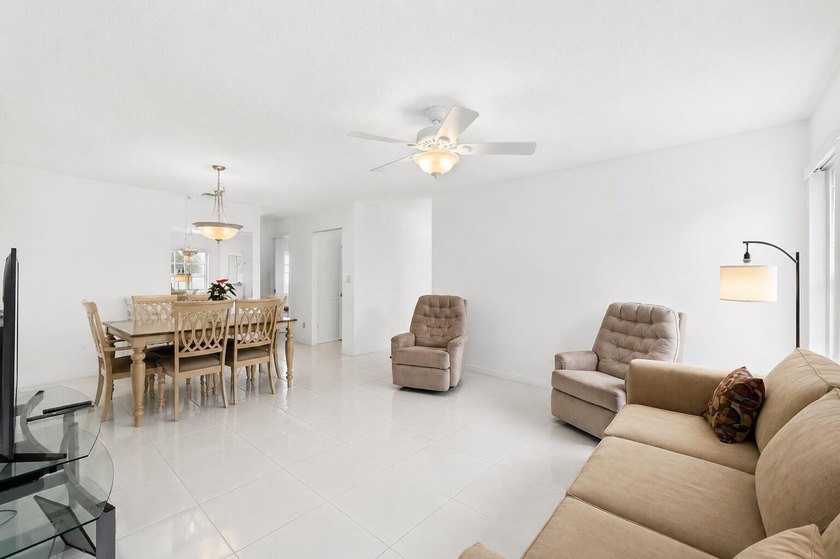 Move right into this beautifully maintained, fully furnished - photo 6