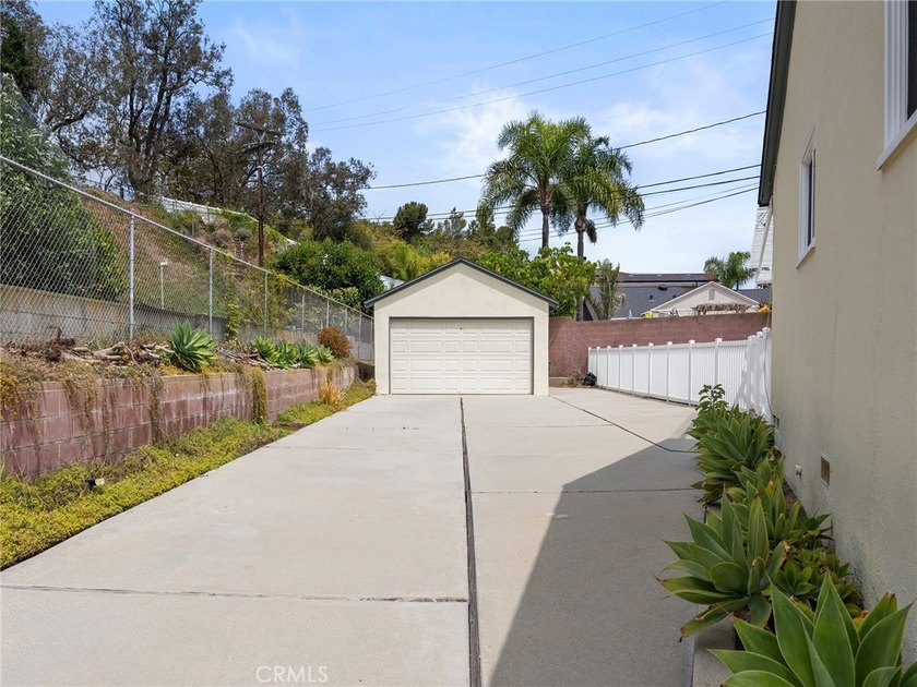 Great Southwood location on a very quiet cul-de-sac street west - photo 4