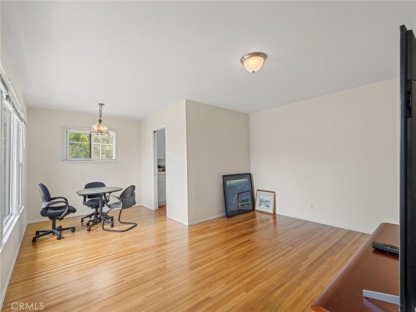 Great Southwood location on a very quiet cul-de-sac street west - photo 9