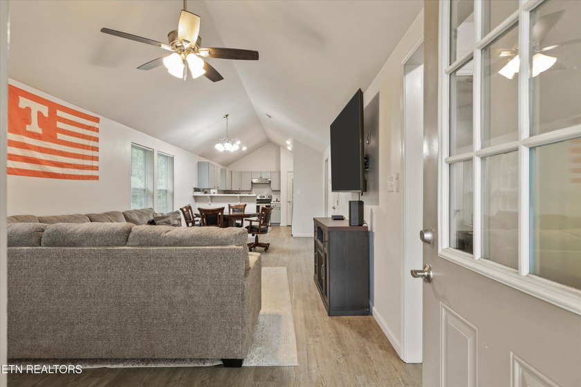 Charming One-Level Living Home - Minutes from UT &amp; Downtown - photo 6