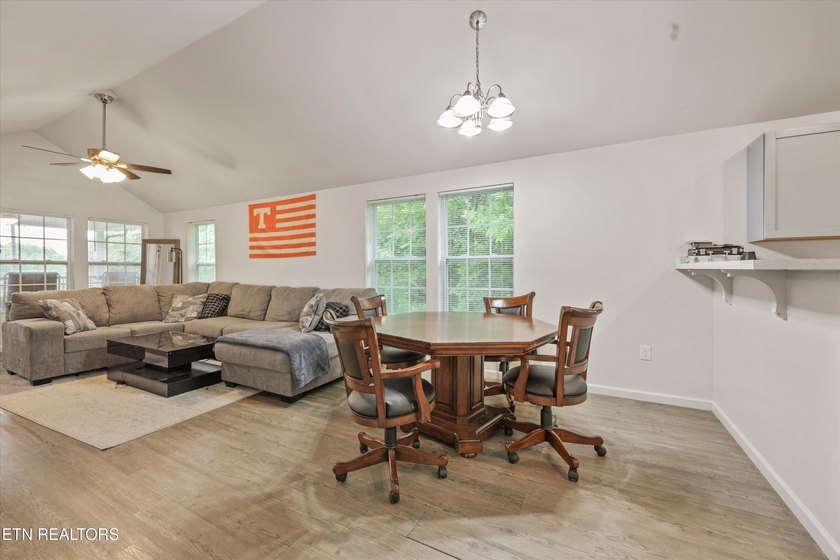 Charming One-Level Living Home - Minutes from UT &amp; Downtown - photo 10