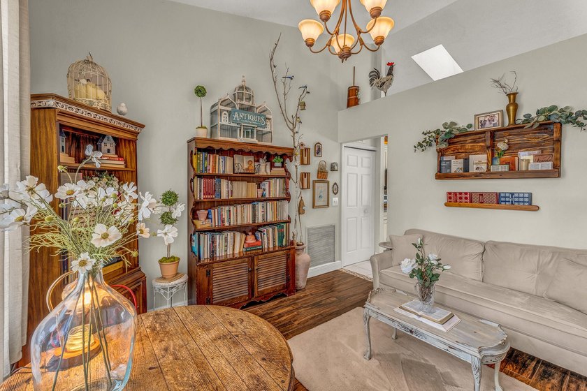 Welcome to your private 1 acre resort oasis! This 6 bedroom, 4 - photo 8