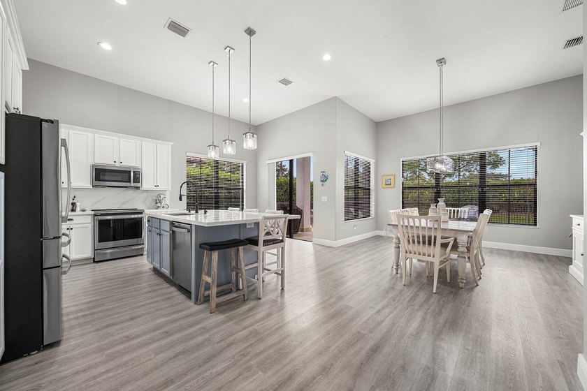 Welcome to this beautifully updated 4-bedroom, 3-bathroom home - photo 7